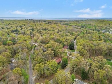 Beautiful stick built home in a wonderful neighborhood on a - photo 42