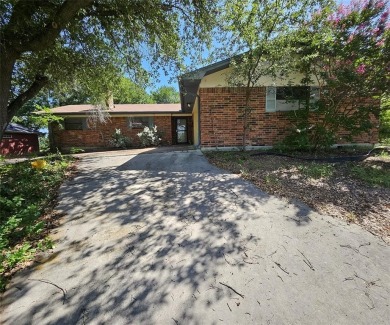 Lake Home Sale Pending in Runaway Bay, Texas