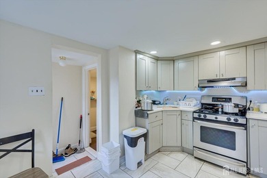 Terrific opportunity to own this beautiful 1/2 Duplex. Great - photo 11