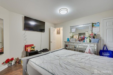Terrific opportunity to own this beautiful 1/2 Duplex. Great - photo 17