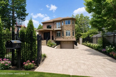 Welcome to 19 Ocean Road, located in the prestigious Dent Road - photo 2
