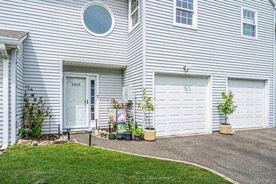 Welcome to easy living in the highly sought after Fox Meadow - photo 2