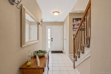 Welcome to easy living in the highly sought after Fox Meadow - photo 3