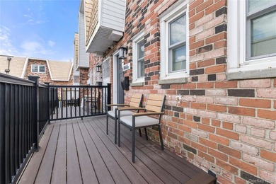 Welcome to this centrally located spacious condo/ townhouse - photo 13
