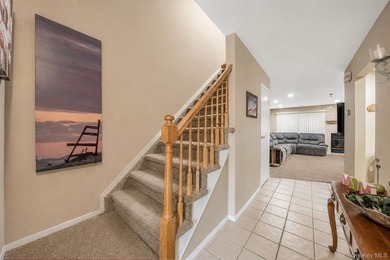 Welcome to easy living in the highly sought after Fox Meadow - photo 4