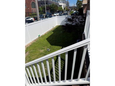 Welcome to this centrally located spacious condo/ townhouse - photo 18