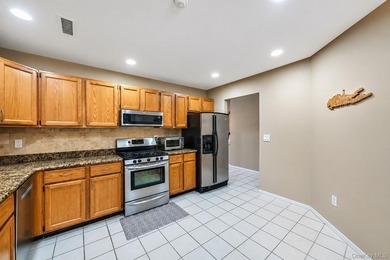 Welcome to easy living in the highly sought after Fox Meadow - photo 10