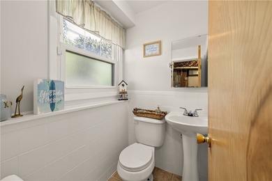 Welcome to this spacious 1672 sq. ft. split level home in a - photo 28