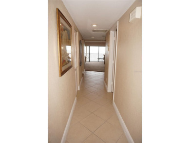***EXPANSIVE HARBOR VIEWS*** Spacious unit with 2 Bedrooms Plus - photo 2