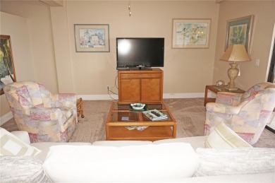 ***EXPANSIVE HARBOR VIEWS*** Spacious unit with 2 Bedrooms Plus - photo 5