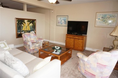 ***EXPANSIVE HARBOR VIEWS*** Spacious unit with 2 Bedrooms Plus - photo 6