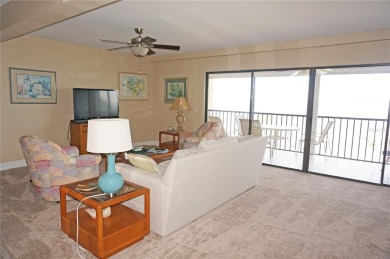 ***EXPANSIVE HARBOR VIEWS*** Spacious unit with 2 Bedrooms Plus - photo 7
