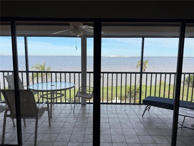***EXPANSIVE HARBOR VIEWS*** Spacious unit with 2 Bedrooms Plus - photo 8