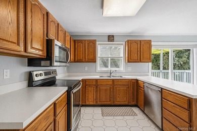 Welcome to 6 Cedar Ave, nestled in the tranquil and private - photo 11