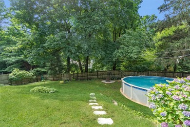 Welcome to 6 Cedar Ave, nestled in the tranquil and private - photo 27