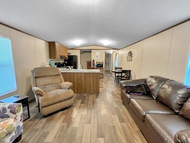Charming 2-Bed, 2-Bath furnished home near Lake Sam Rayburn - photo 3