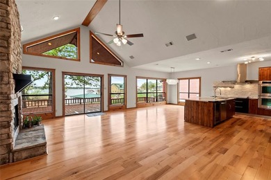 Cedar Creek Lake Home For Sale in Log Cabin Texas