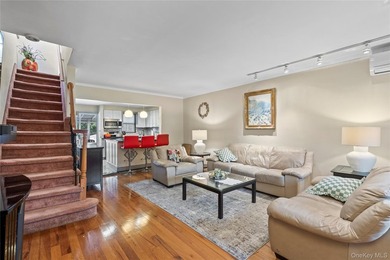 Beautiful move-in condition 2-bedroom, 2-bath home located on a - photo 4