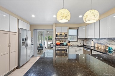 Beautiful move-in condition 2-bedroom, 2-bath home located on a - photo 5
