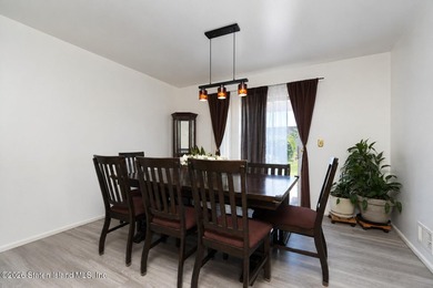 Welcome to this beautifully maintained, mint-condition attached - photo 5