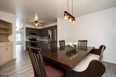 Welcome to this beautifully maintained, mint-condition attached - photo 6