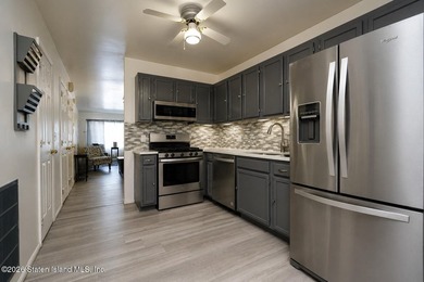Welcome to this beautifully maintained, mint-condition attached - photo 7
