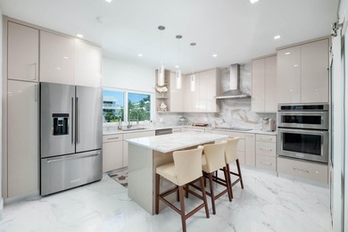 Coastal elegance meets the ultimate boating lifestyle in this - photo 19