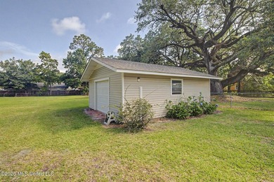 Absolutely immaculate and exceptionally well-maintained - photo 24