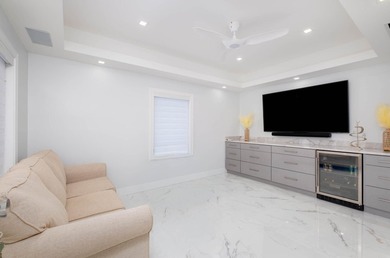 Coastal elegance meets the ultimate boating lifestyle in this - photo 35