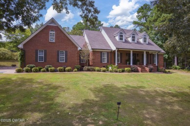 (private lake, pond, creek) Home For Sale in Medon Tennessee