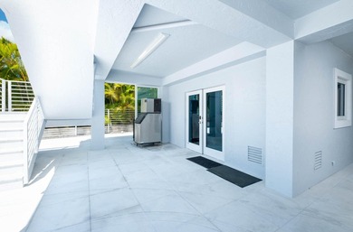 Coastal elegance meets the ultimate boating lifestyle in this - photo 41