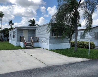 (private lake, pond, creek) Home For Sale in Lake Worth Florida
