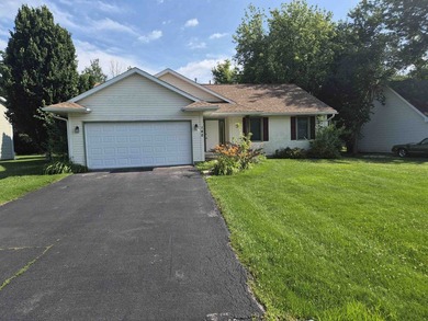 Candlewick Lake. Very open 3 bedroom ranch. Vaultged ceiling - photo 1