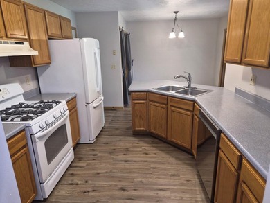 Candlewick Lake. Very open 3 bedroom ranch. Vaultged ceiling - photo 6