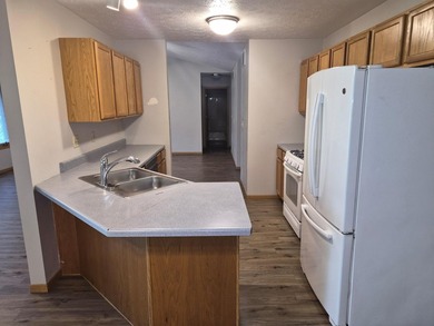 Candlewick Lake. Very open 3 bedroom ranch. Vaultged ceiling - photo 8