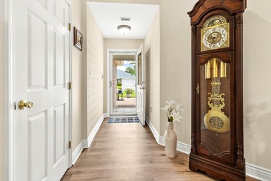 Beautifully updated and meticulously maintained single-story - photo 10