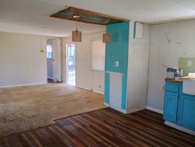 Private Lake Community, Older Mobile Home SOLD - photo 10