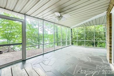 SELLER TO PAY UP TO $ 5000.00 OF BUYERS CLOSING COST WITH - photo 24