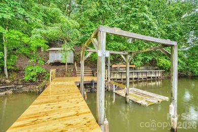 SELLER TO PAY UP TO $ 5000.00 OF BUYERS CLOSING COST WITH - photo 25