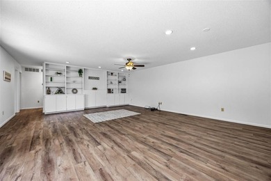 Welcome Home!!!! This one is hard to find! Let the HOA do the - photo 4