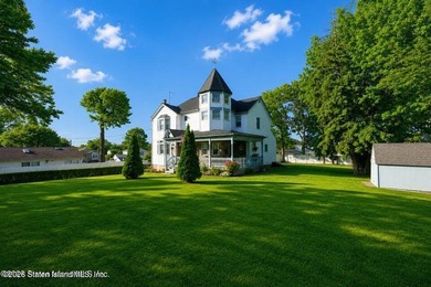 24 Ross Lane - Eltingville, Staten Island Step back in time and - photo 6