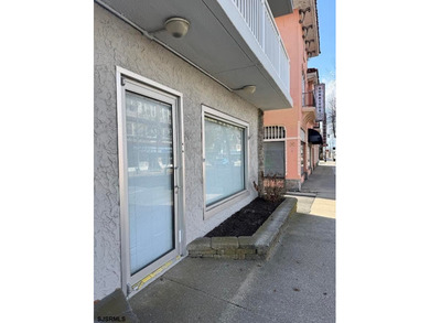 Turnkey Commercial unit in the Sun Beach conveniently located on