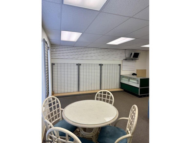 Turnkey Commercial unit in the Sun Beach conveniently located on