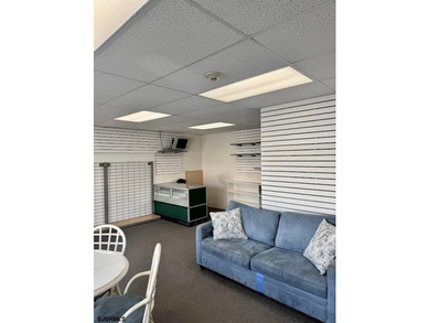 Turnkey Commercial unit in the Sun Beach conveniently located on