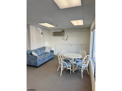 Turnkey Commercial unit in the Sun Beach conveniently located on