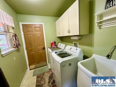 Single living home with water view on a quiet cu-de-sac in the - photo 20