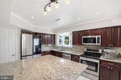 HUGE price improvement!!! Move-in ready 3-bed, 2.5-bath - photo 3