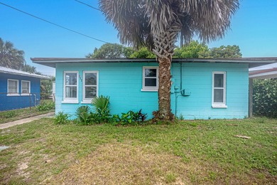 Located in the heart of Laguna Beach, this charming 2 bedroom - photo 1