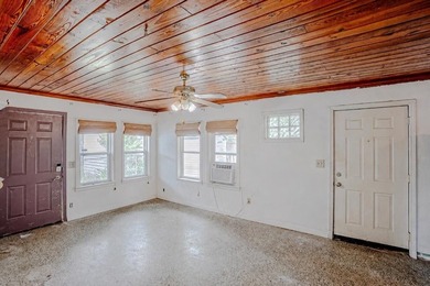 Located in the heart of Laguna Beach, this charming 2 bedroom - photo 3