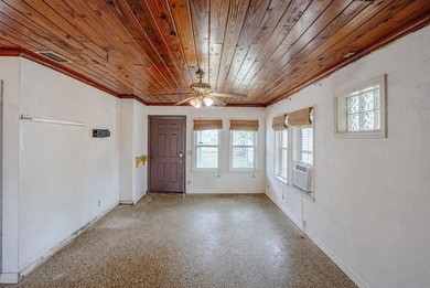 Located in the heart of Laguna Beach, this charming 2 bedroom - photo 4